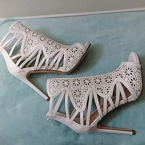 Cut Out Heeled Sandal